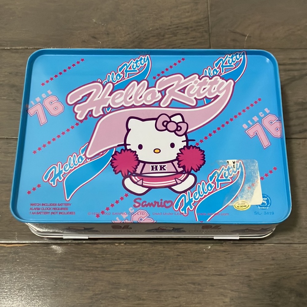 NIB Y2K Vintage 2002 Hello Kitty Cheerleader Watch and Clock Set in Keepsake Tin - Picture 2 of 8
